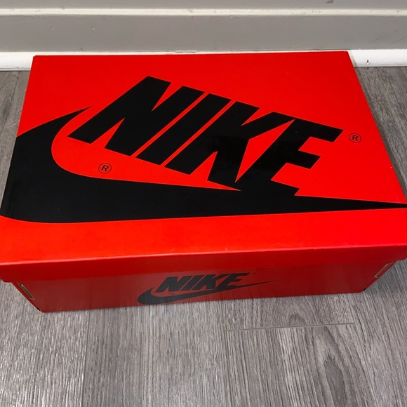 air Jordan one retro high OG lucky green - Picture 2 of 3